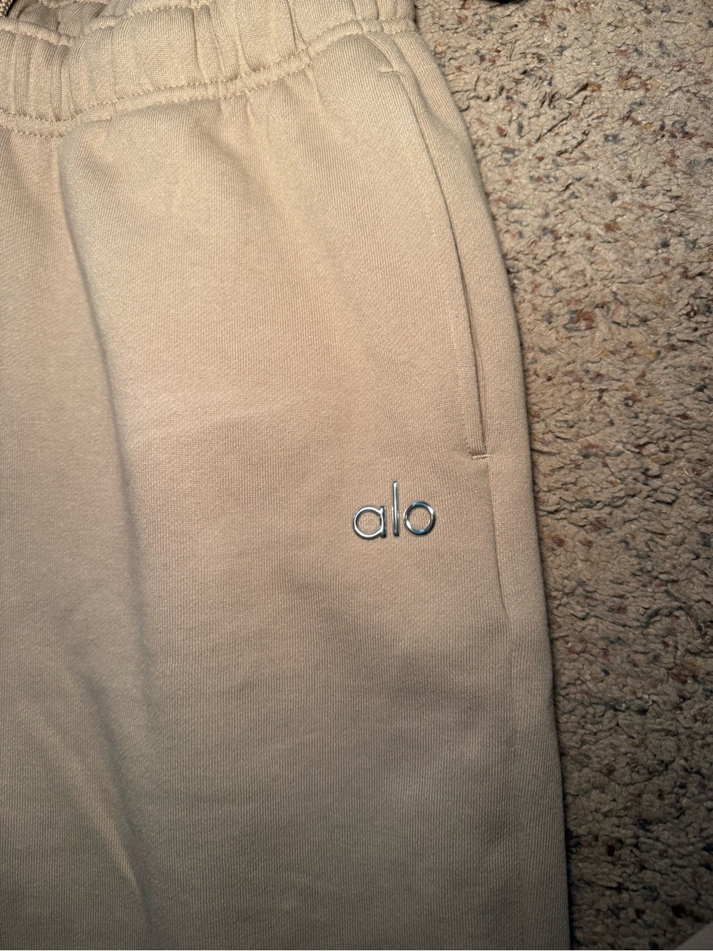 ALO Yoga Beige/tan Sweatshirt & Jogger Set - Picture 2 of 4